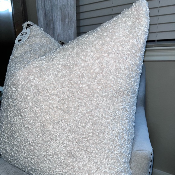 1-NWT CALLISTO HOME BOUCLE DECORATIVE
THROW PILLOW (Read description for detail) - Picture 10 of 15